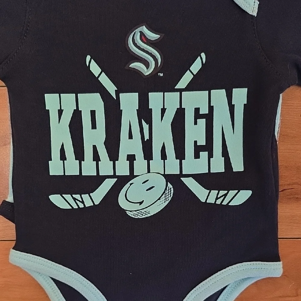 Seattle Kraken Size 0-3 Months NHL Hockey Baby 3 Pack Short Sleeve Bodysuits NEW